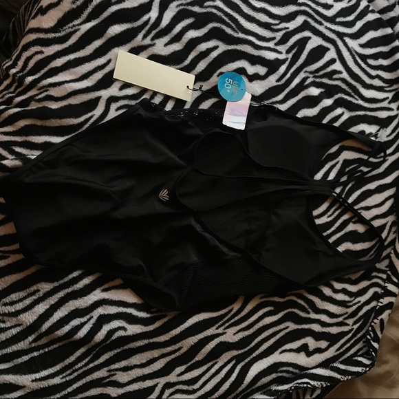 ❤️HP❤️ NWT STRAPPY ONE-PIECE - Picture 3 of 4